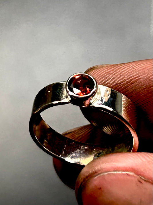 MON BEAU - Sterling Silver & Mozambique Garnet - Size: 8