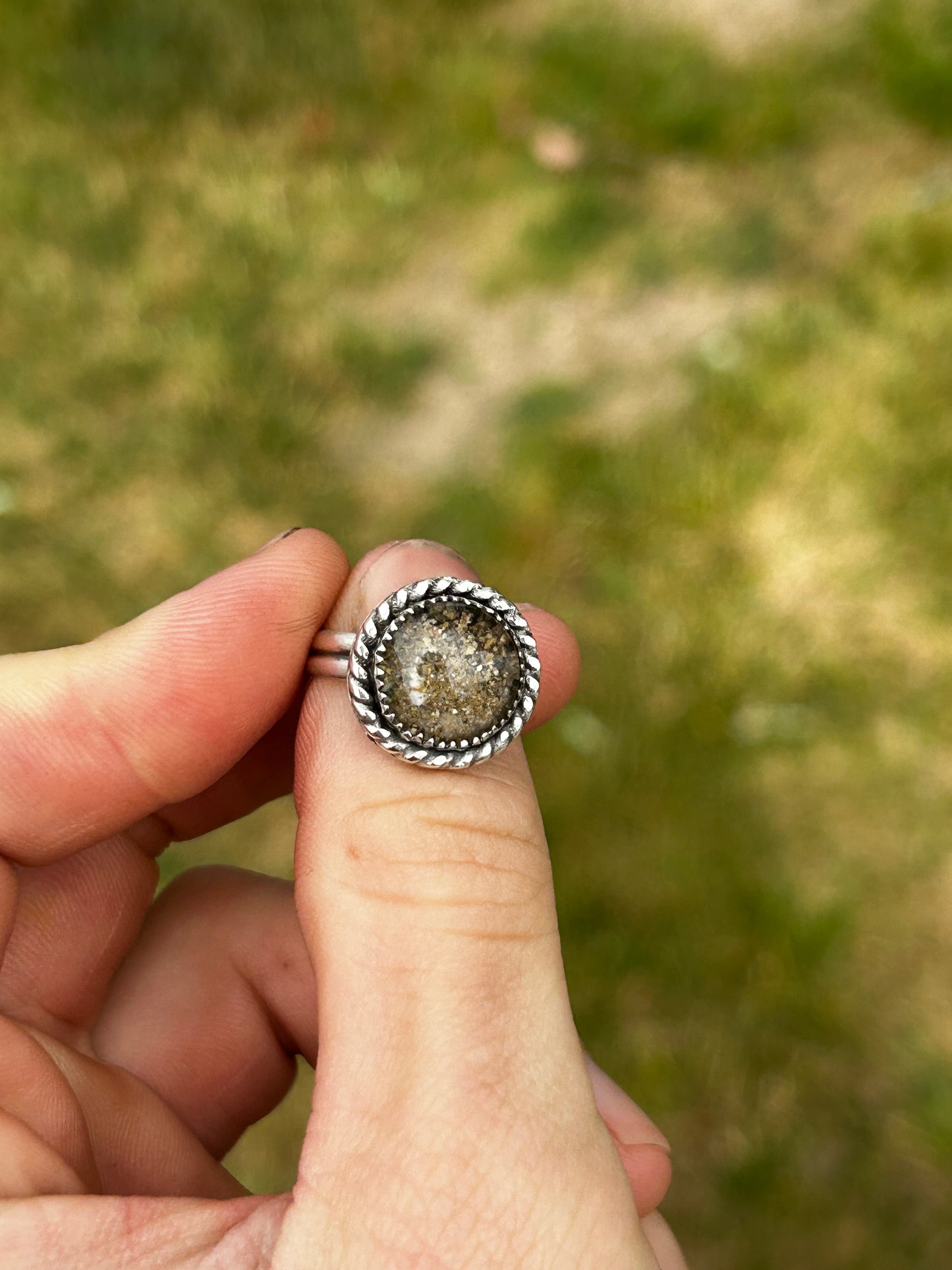 ROUND MEMORIAL RING